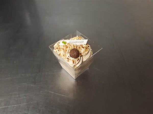 Hazelnoot schuim gebakje